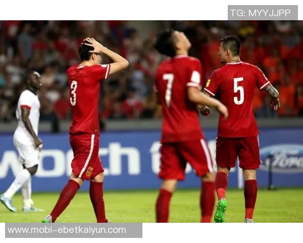 枪手攻势如潮苏维门迪射门中柱埃泽凌空机会被扑救