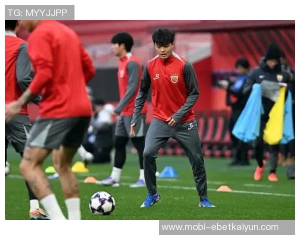 海港队结束假期重返训练全力备战中超收官战争取佳绩